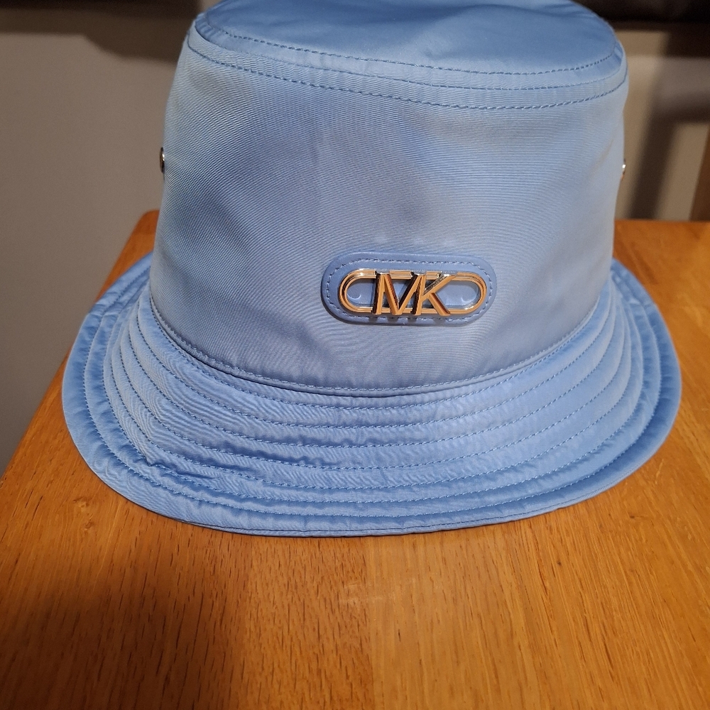 Host Pick Michael Kors Woven Bucket Hat - Picture 10 of 12